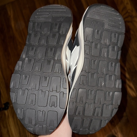 New Balance 5740 Black and White Sneakers size 10 womens - Picture 3 of 3